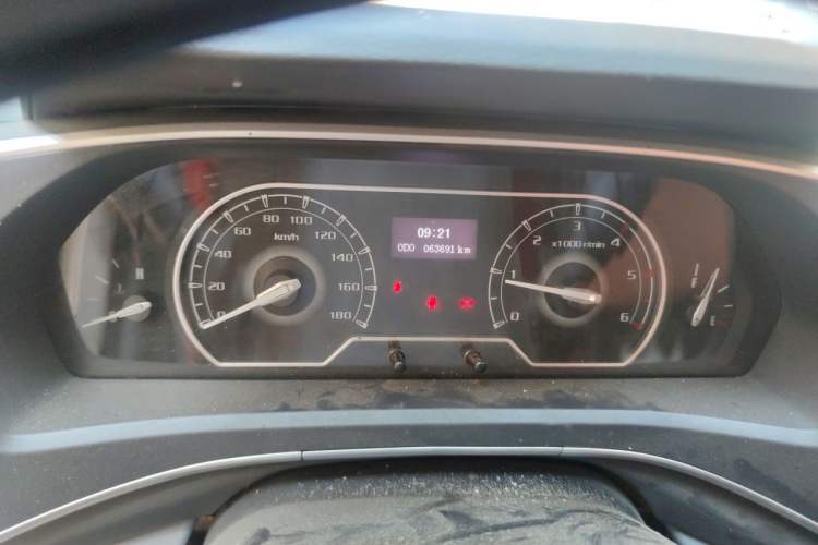 Used SAIC MAXUS Xintu V80 2023 2.0T Manual Classic Aoyuntong Long Wheelbase Mid-Height 6/7/8/9-Seater Odometer Close Up