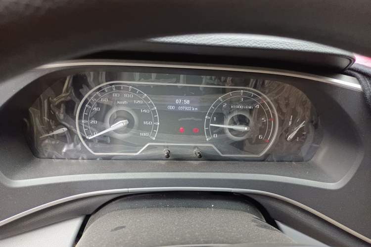Used SAIC MAXUS Xintu V80 2023 2.0T Manual Classic Aoyuntong Long Wheelbase Mid-Height 6/7/8/9-Seater Odometer Close Up