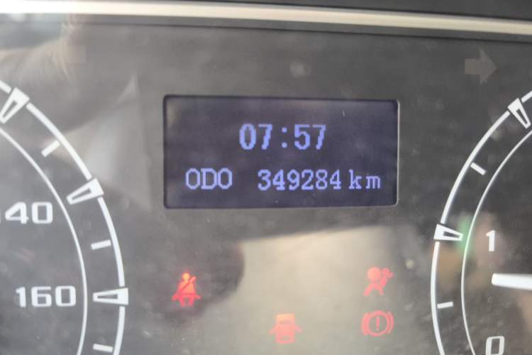 Used SAIC MAXUS Xintu V80  Odometer Close Up