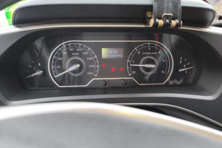Used SAIC MAXUS Xintu V80 2023 2.0T Manual Classic Aoyuntong Long Wheelbase Mid-Height 6/7/8/9-Seater Odometer Close Up