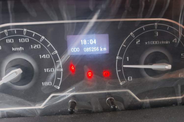 Used SAIC MAXUS Xintu V80 2023 2.0T Manual Classic Aoyuntong Long Wheelbase Mid-Height 6/7/8/9-Seater Odometer Close Up