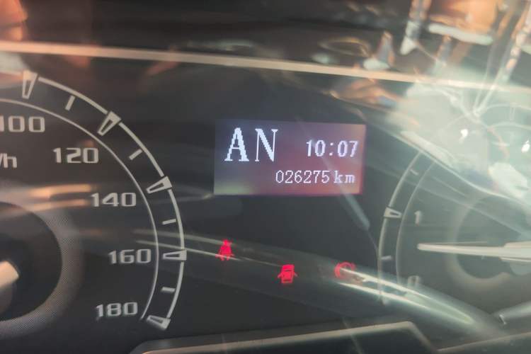 Used SAIC MAXUS Xintu V80 2023 2.0T AMT Classic Aoyuntong Short Wheelbase Ultra-Low Roof 5/6-Seater Odometer Close Up