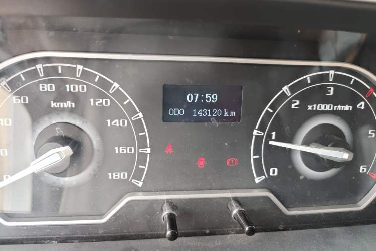 Used SAIC MAXUS Xintu V80 2023 2.0T Manual Classic Aoyuntong Long Wheelbase Mid-Height 6/7/8/9-Seater Odometer Close Up