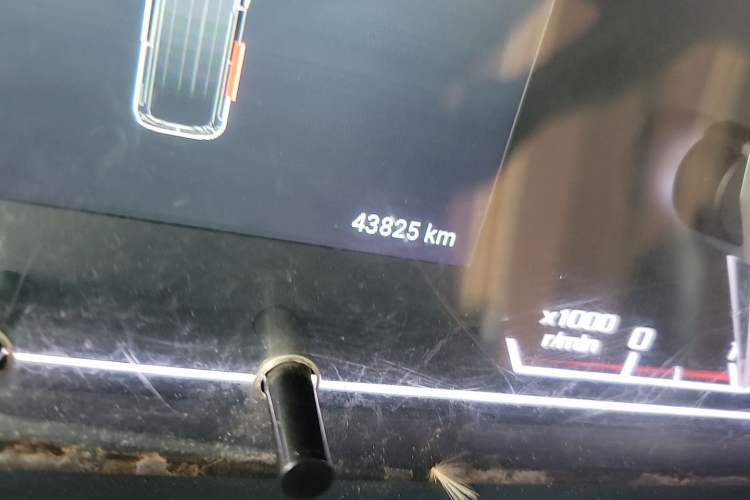 Used SAIC MAXUS Xintu V80 2023 2.0T Manual Classic Aoyuntong Short Wheelbase Ultra-Low Roof 5/6-Seater Odometer Close Up