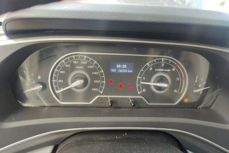 Used SAIC MAXUS Xintu V80 2023 2.0T Manual Classic Aoyuntong Long Wheelbase Ultra-Low Roof 6/7/8/9-Seater Odometer Close Up