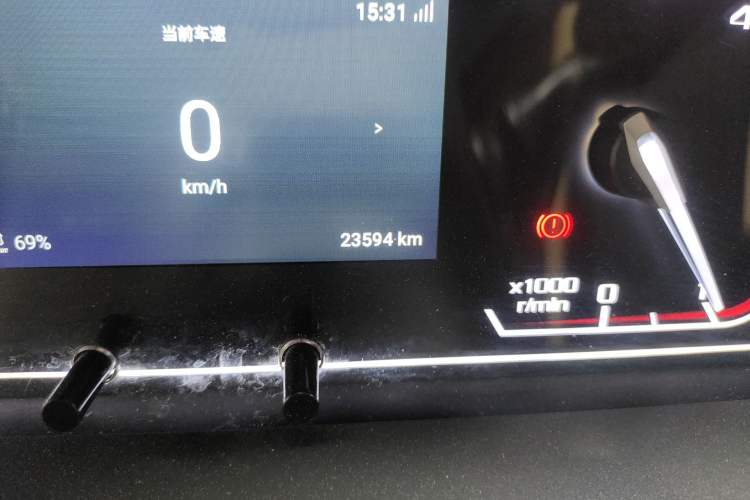 Used SAIC MAXUS Xintu V80  Odometer Close Up