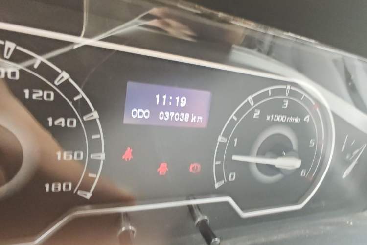 Used SAIC MAXUS Xintu V80  Odometer Close Up