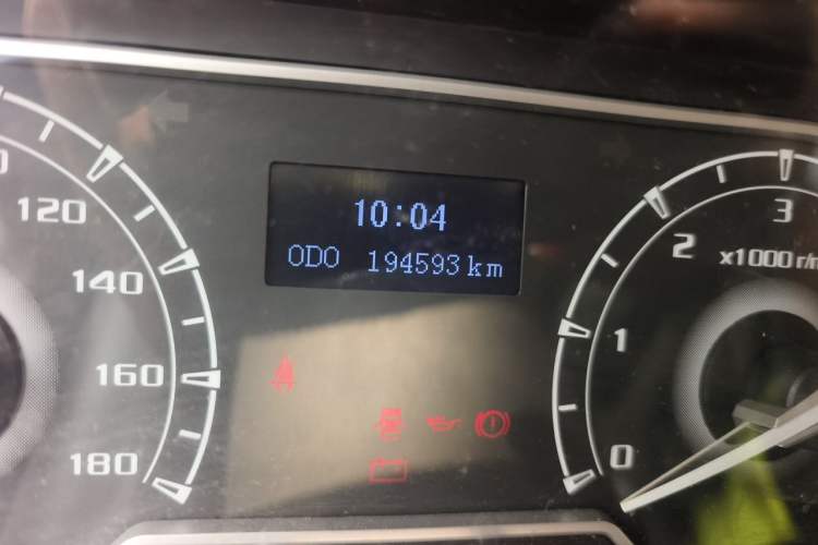 Used SAIC MAXUS Xintu V80 2023 2.0T Manual Classic Aoyuntong Long Wheelbase Mid-Height 6/7/8/9-Seater Odometer Close Up