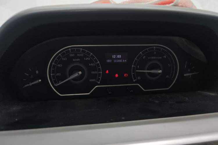 Used SAIC MAXUS Xintu V80 2023 2.0T Manual Classic City Delivery King Long Wheelbase Mid-Roof 3-Seater Odometer Close Up