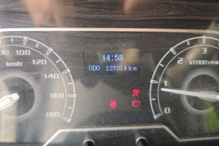 Used SAIC MAXUS Xintu V80 2023 2.0T Manual Classic Aoyuntong Long Wheelbase Mid-Height 6/7/8/9-Seater Odometer Close Up