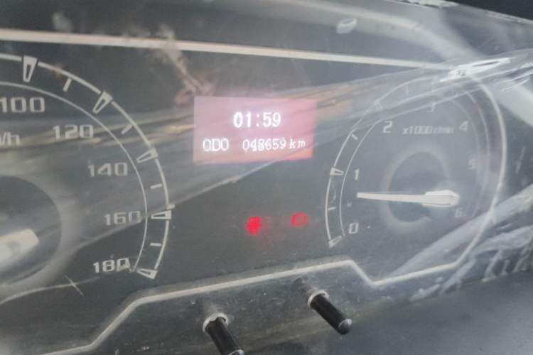 Used SAIC MAXUS Xintu V80 2023 2.0T Manual Classic Aoyuntong Short Wheelbase Ultra-Low Roof 5/6-Seater Odometer Close Up