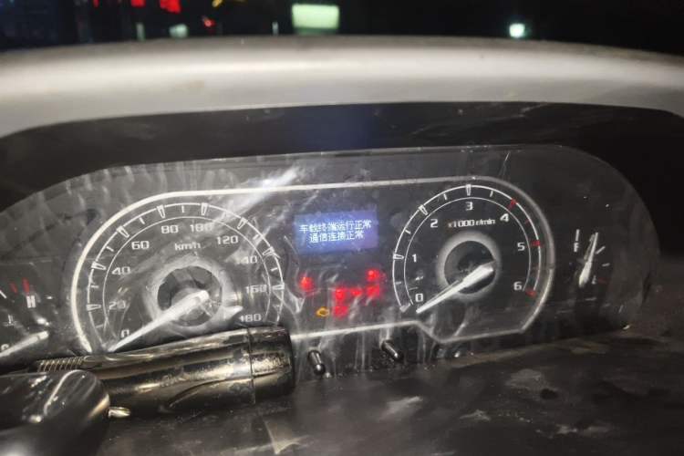 Used SAIC MAXUS Xintu V80 2023 2.0T Manual Classic City Delivery King Long Wheelbase Mid-Roof 3-Seater Odometer Close Up
