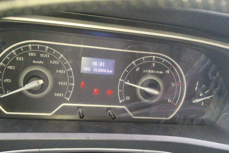 Used SAIC MAXUS Xintu V80 2023 2.0T Manual Classic Aoyuntong Long Wheelbase Mid-Height 6/7/8/9-Seater Odometer Close Up