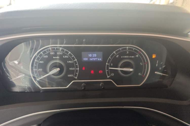 Used SAIC MAXUS Xintu V80 2023 2.0T Manual Classic Aoyuntong Power Version Short Wheelbase Mid-Height 5/6-Seater Odometer Close Up