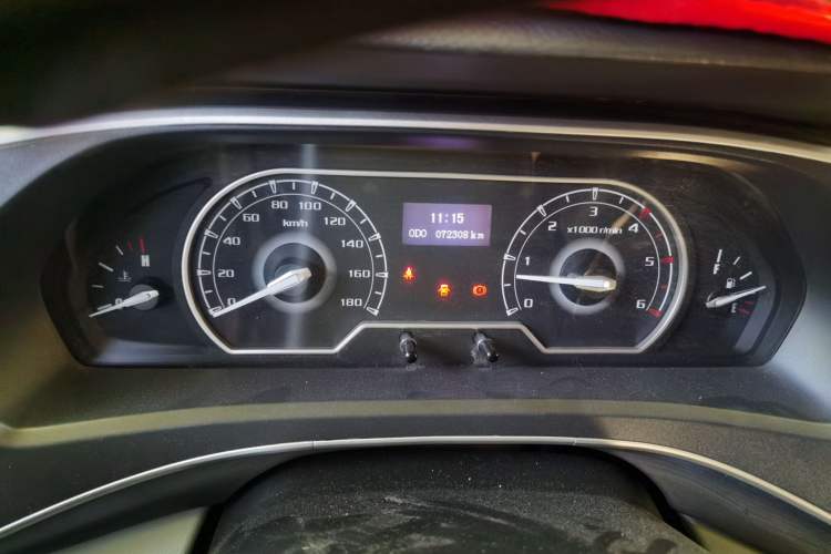 Used SAIC MAXUS Xintu V80  Odometer Close Up