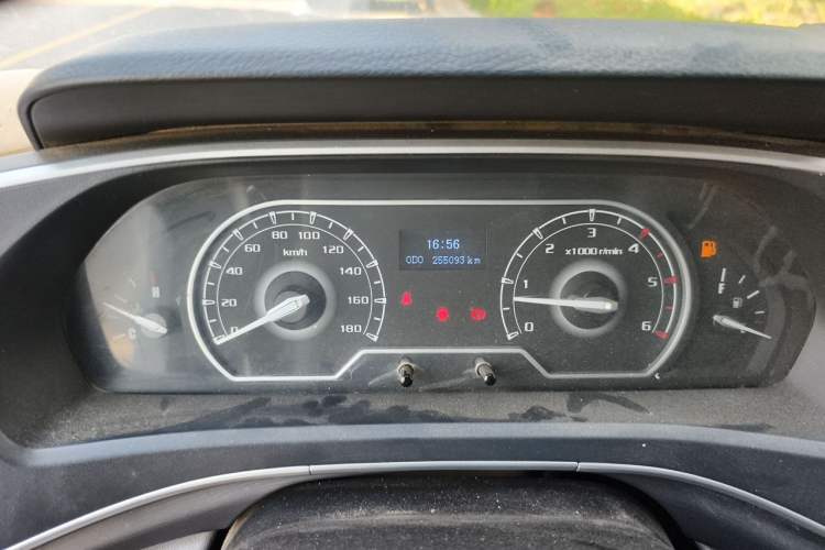 Used SAIC MAXUS Xintu V80 2023 2.0T Manual Classic Aoyuntong Long Wheelbase Mid-Height 6/7/8/9-Seater Odometer Close Up