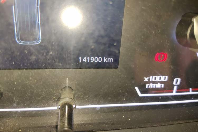 Used SAIC MAXUS Xintu V80  Odometer Close Up