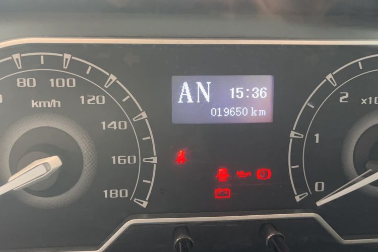 Used SAIC MAXUS Xintu V80 2023 2.0T AMT Classic Aoyuntong Short Wheelbase Ultra-Low Roof 5/6-Seater Odometer Close Up