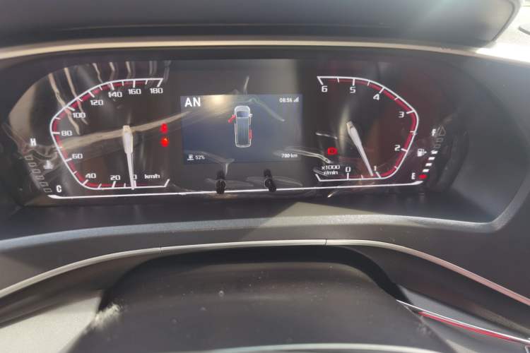 Used SAIC MAXUS Xintu V80 2023 2.0T AMT Classic Aoyuntong Power Version Short Wheelbase Mid-Roof Design 5/6 Seats Odometer Close Up