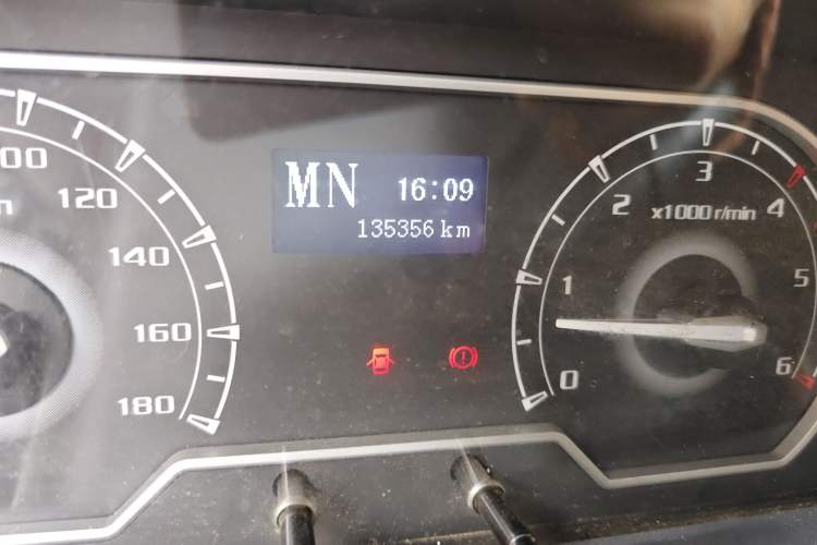 Used SAIC MAXUS Xintu V80 2023 2.0T AMT Classic Aoyuntong Long Wheelbase Mid-Height 6/7/8/9-Seater Odometer Close Up
