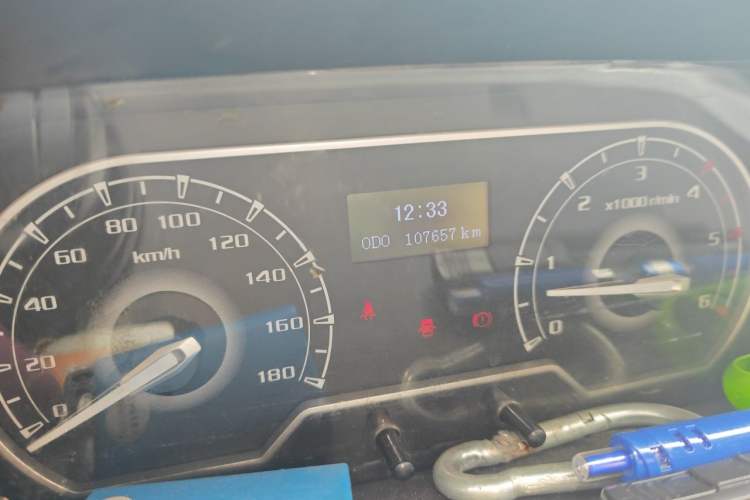 Used SAIC MAXUS Xintu V80  Odometer Close Up