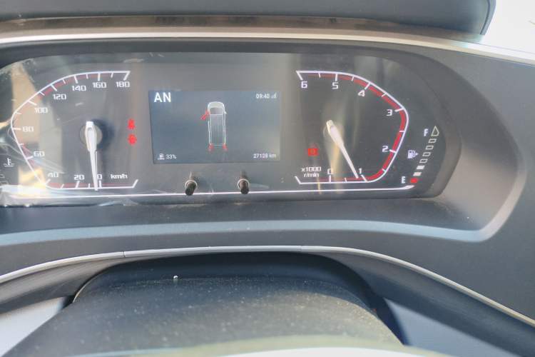 Used SAIC MAXUS Xintu V80 2023 2.0T AMT Classic Aoyuntong Long Wheelbase Ultra-Low Roof with 6/7/8/9 Seats Odometer Close Up