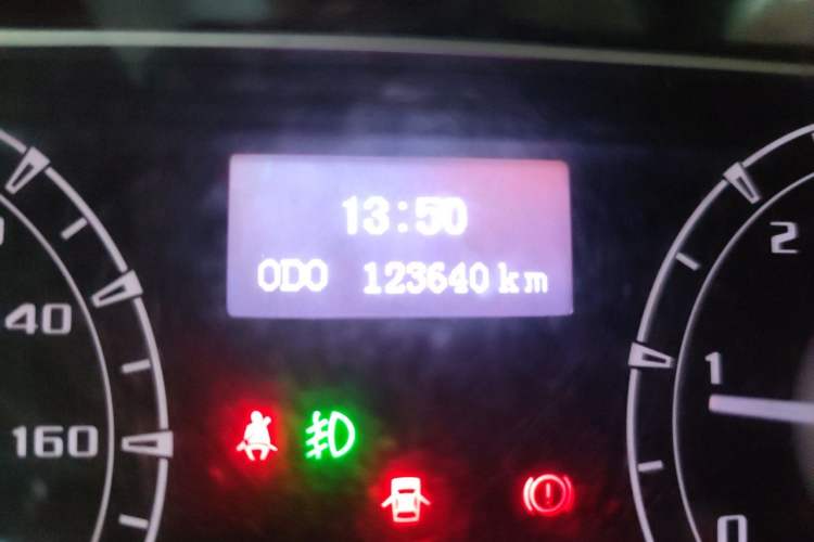 Used SAIC MAXUS Xintu V80 2023 2.0T Manual Classic Aoyuntong Long Wheelbase Ultra-Low Roof 6/7/8/9-Seater Odometer Close Up