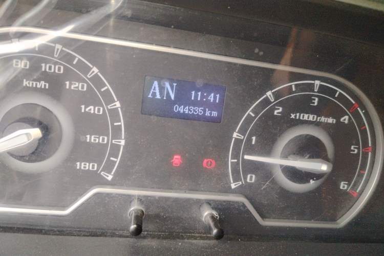 Used SAIC MAXUS Xintu V80 2023 2.0T AMT Classic Aoyuntong Long Wheelbase Mid-Height 6/7/8/9-Seater Odometer Close Up