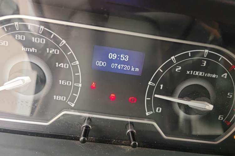 Used SAIC MAXUS Xintu V80 2023 2.0T Manual Classic Aoyuntong Long Wheelbase Mid-Height 6/7/8/9-Seater Odometer Close Up