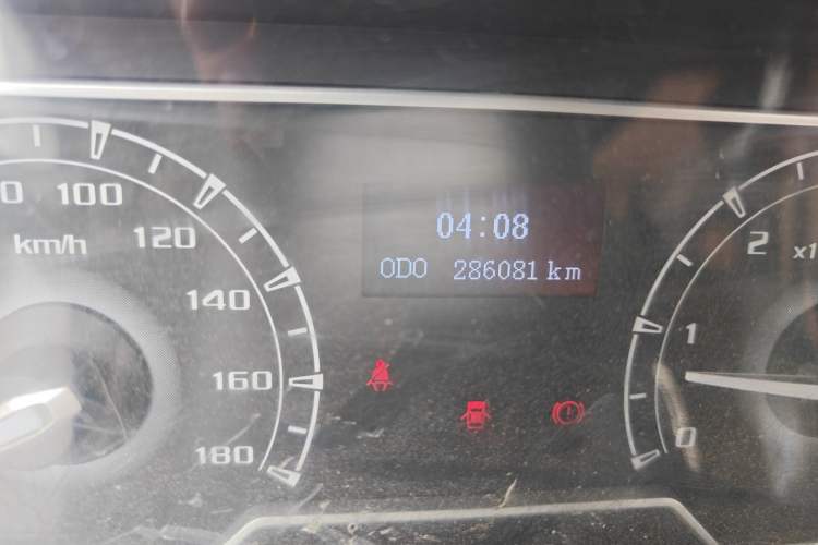 Used SAIC MAXUS Xintu V80 2023 2.0T Manual Classic Aoyuntong Long Wheelbase Mid-Height 6/7/8/9-Seater Odometer Close Up
