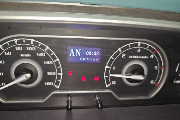 Used SAIC MAXUS Xintu V80 2023 2.0T AMT Classic Aoyuntong Long Wheelbase Mid-Height 6/7/8/9-Seater Odometer Close Up