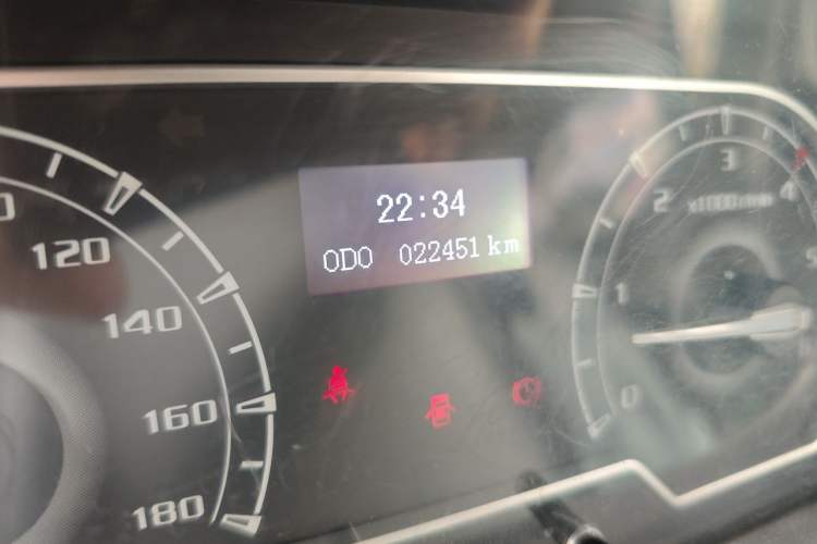 Used SAIC MAXUS Xintu V80 2023 2.0T Manual Classic Aoyuntong Long Wheelbase Mid-Height 6/7/8/9-Seater Odometer Close Up