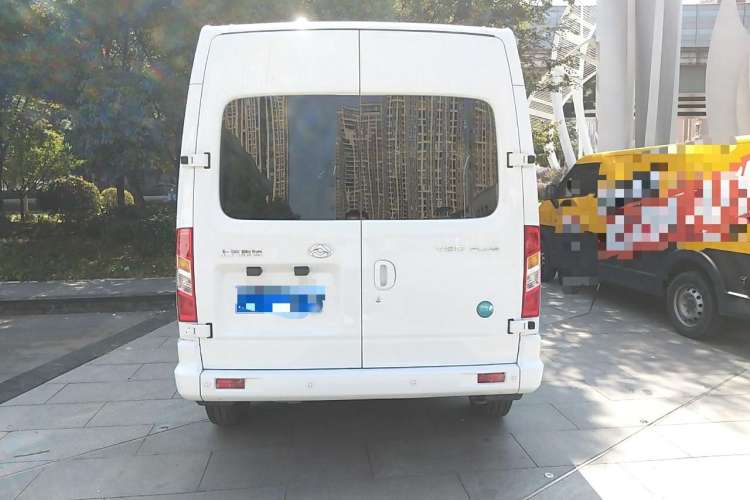Used SAIC MAXUS Xintu V80 2023 2.0T PLUS AMT All-Rounder Short Wheelbase Mid-Roof 5/6-Seater Rear