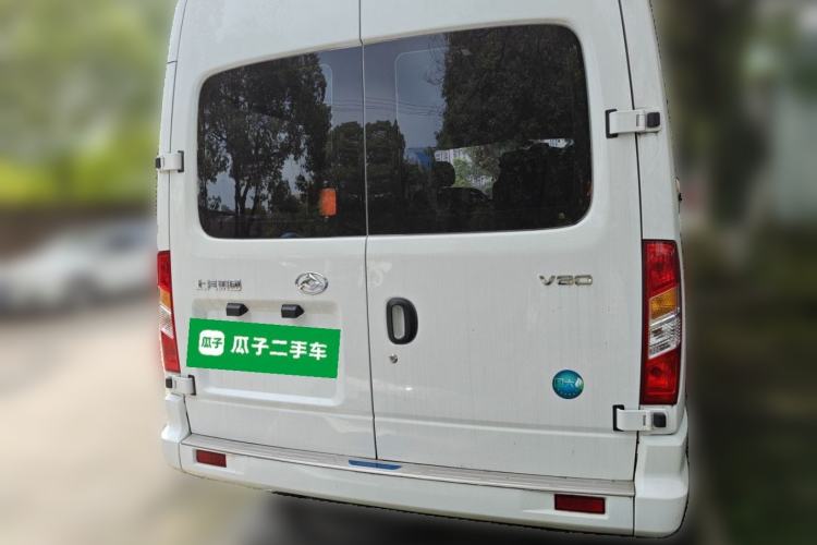 Used SAIC MAXUS Xintu V80 2023 2.0T Manual Classic Aoyuntong Short Wheelbase Mid-Roof 5/6-Seater Rear