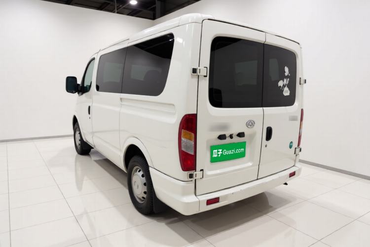 Used SAIC MAXUS Xintu V80 2023 2.0T Manual Classic Aoyuntong Short Wheelbase Ultra-Low Roof 5/6-Seater Rear Left 45 Deg