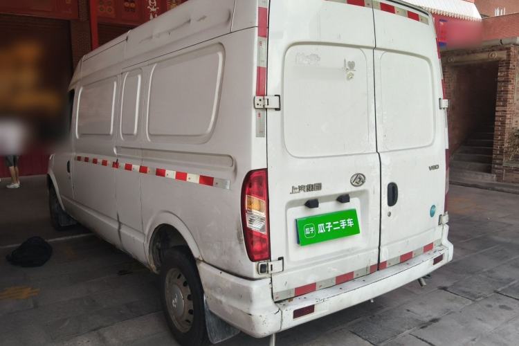 Used SAIC MAXUS Xintu V80 2023 2.0T Manual Classic City Delivery King Long Wheelbase Mid-Roof 3-Seater Rear Left 45 Deg