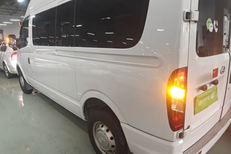 Used SAIC MAXUS Xintu V80 2023 2.0T Manual Classic Aoyuntong Long Wheelbase Mid-Height 6/7/8/9-Seater Rear Left 45 Deg