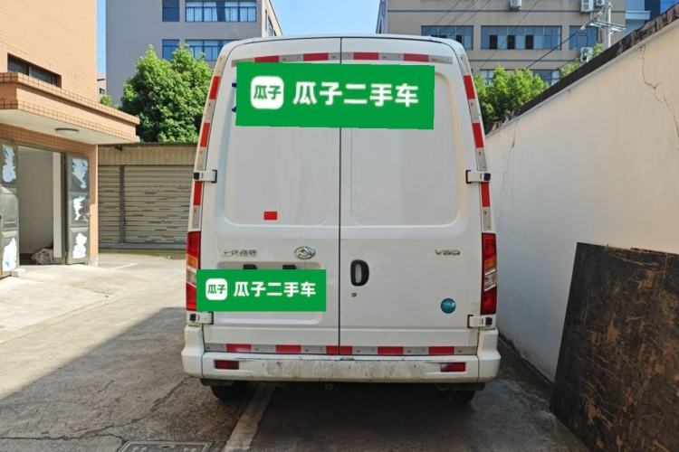 Used SAIC MAXUS Xintu V80 2023 2.0T Manual Classic City Delivery King Long Wheelbase High Roof 3 Seats Rear