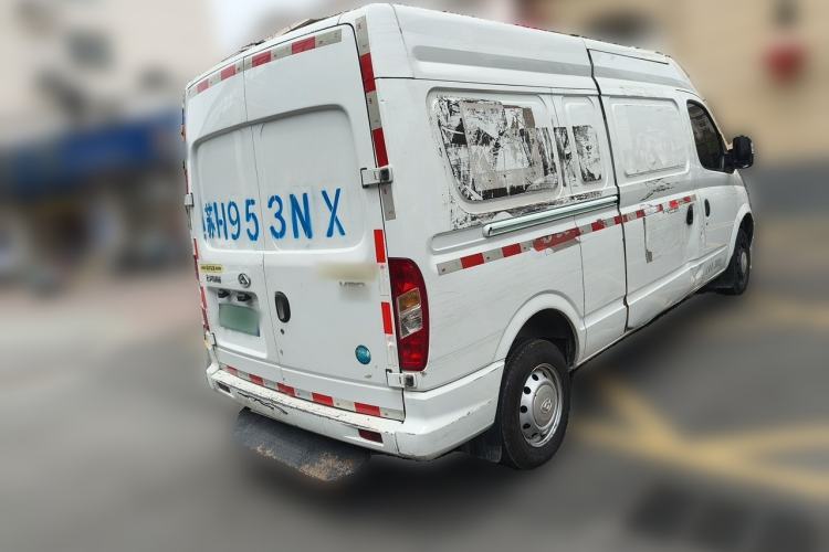 Used SAIC MAXUS Xintu V80 2023 2.0T Manual Classic City Delivery King Long Wheelbase Mid-Roof 3-Seater Rear Right 45 Deg