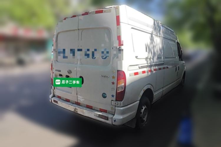 Used SAIC MAXUS Xintu V80 2023 2.0T Manual Classic City Delivery King Long Wheelbase Mid-Roof 3-Seater Rear Right 45 Deg
