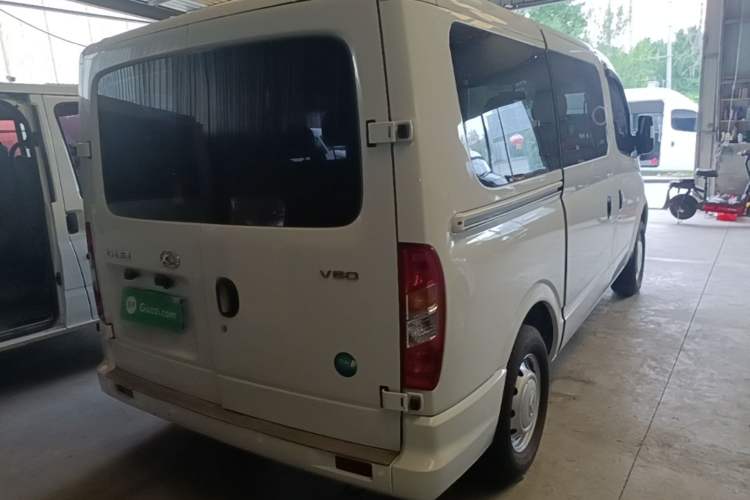 Used SAIC MAXUS Xintu V80 2023 2.0T Manual Classic Aoyuntong Short Wheelbase Ultra-Low Roof 7/8/9-Seater Rear Right 45 Deg
