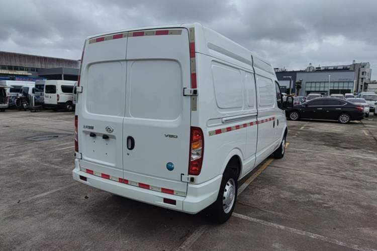 Used SAIC MAXUS Xintu V80 2023 2.0T Manual Classic City Delivery King Long Wheelbase Mid-Roof 3-Seater Rear Right 45 Deg