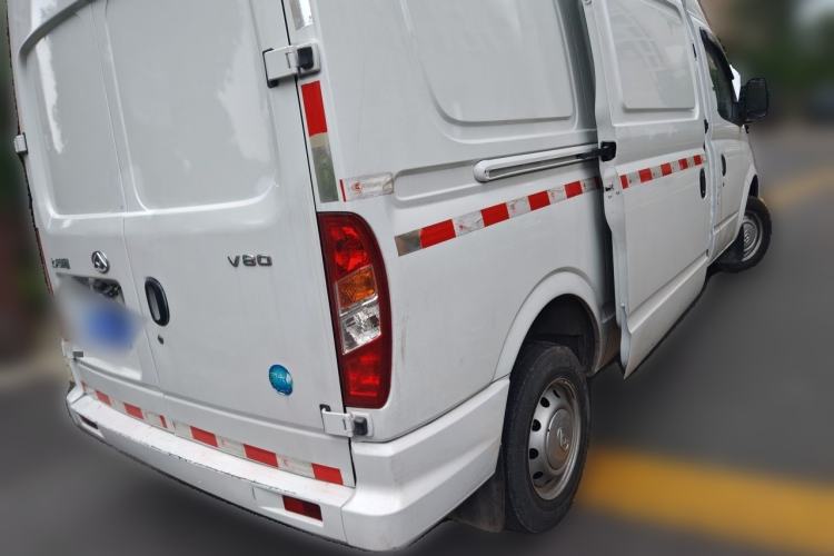 Used SAIC MAXUS Xintu V80 2023 2.0T Manual Classic City Delivery King Long Wheelbase Mid-Roof 3-Seater Rear Right 45 Deg