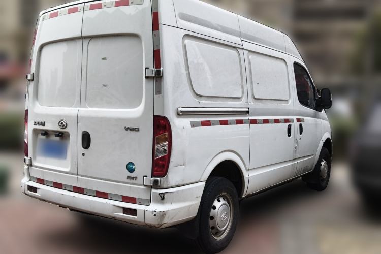 Used SAIC MAXUS Xintu V80 2023 2.0T AMT Classic City Distribution King Short Wheelbase Mid-Roof 3-Seater Rear Right 45 Deg
