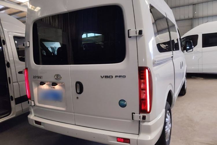 Used SAIC MAXUS Xintu V80 2023 2.0T Manual Classic Aoyuntong Short Wheelbase Mid-Roof 5/6-Seater Rear Right 45 Deg