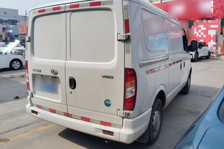 Used SAIC MAXUS Xintu V80 2023 2.0T Manual Classic City Delivery King Short Wheelbase Ultra-Low Roof 3-Seater Rear Right 45 Deg