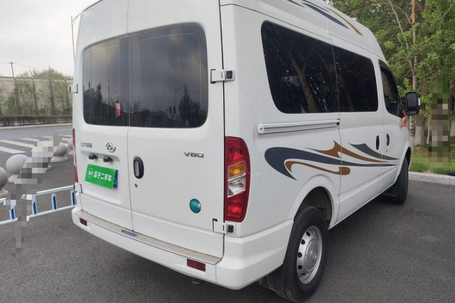 Used SAIC MAXUS Xintu V80 2023 2.0T Manual Classic Aoyuntong Short Wheelbase Mid-Roof 7/8/9-Seater Rear Right 45 Deg