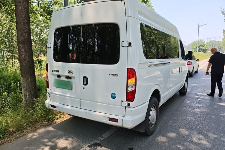 Used SAIC MAXUS Xintu V80 2023 2.0T Manual Classic Aoyuntong Long Wheelbase Mid-Height 6/7/8/9-Seater Rear Right 45 Deg