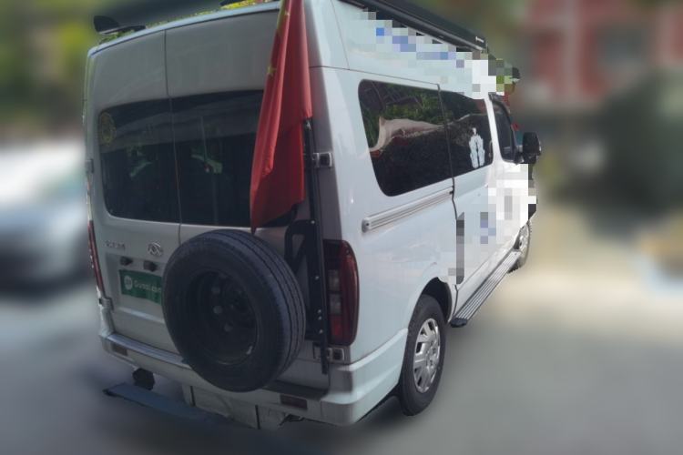 Used SAIC MAXUS Xintu V80 2023 2.0T AMT Classic Aoyuntong Power Version Short Wheelbase Mid-Roof Design 5/6 Seats Rear Right 45 Deg