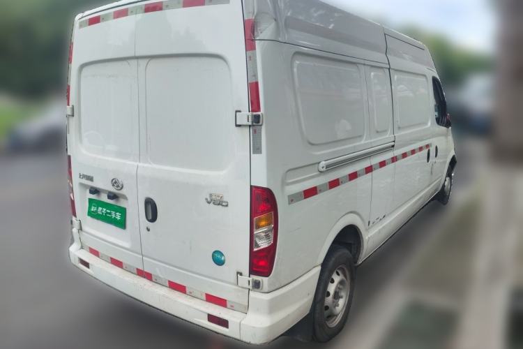 Used SAIC MAXUS Xintu V80 2023 2.0T Manual Classic City Delivery King Long Wheelbase Mid-Roof 3-Seater Rear Right 45 Deg